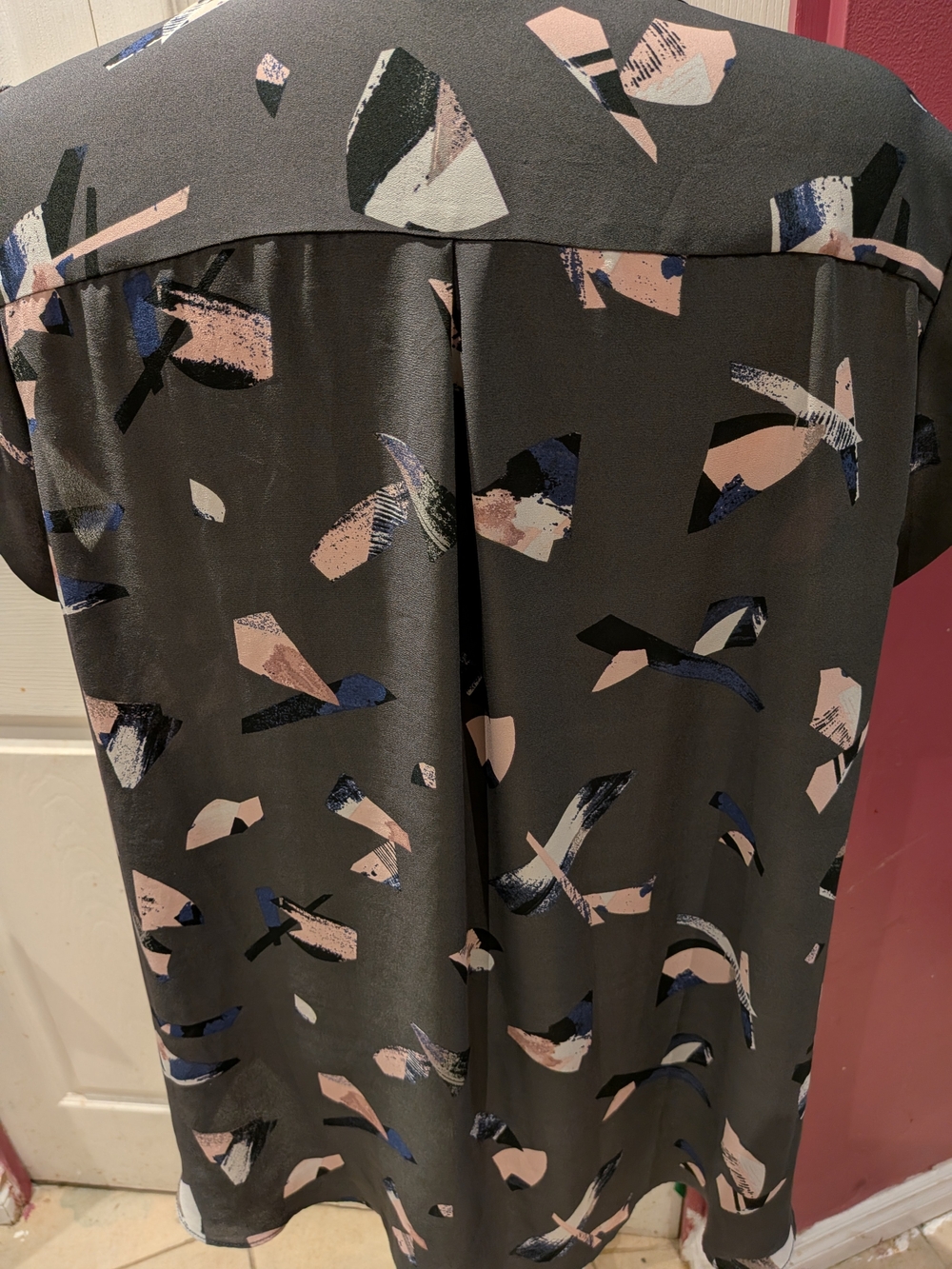 Reitmans Gray Abstract Print Scoop Neck Blouse with Pink & Blue Accents - Picture 3 of 7